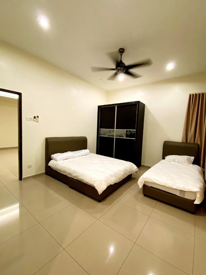 Villa Near Spice Arena 4Br 24Pax With Ktv Pool Table And Kids Swimming Pool บายันเลอปาส ภายนอก รูปภาพ