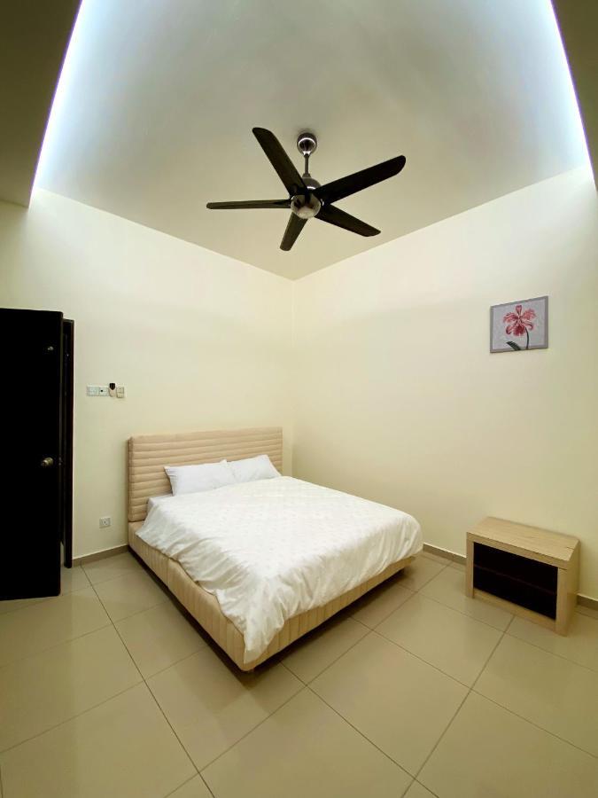 Villa Near Spice Arena 4Br 24Pax With Ktv Pool Table And Kids Swimming Pool บายันเลอปาส ภายนอก รูปภาพ